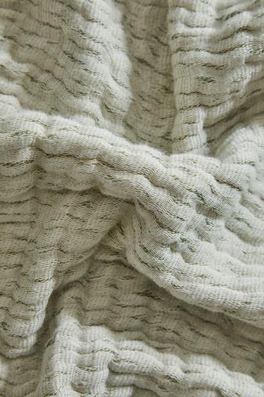 TEXTURED JACQUARD THROW - Green by Zara