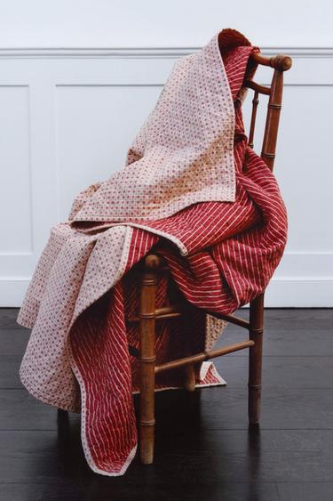 STRIPED AND FLORAL COTTON QUILTED BEDSPREAD | KATHARINE POLE - Ecru / Red by Zara