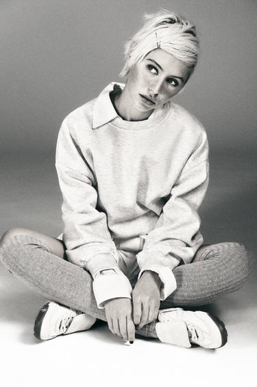 TRAINERS WITH TONGUE DETAIL - Ecru White by Zara