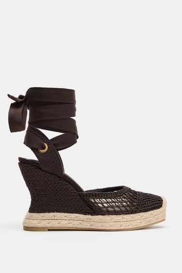 CURVED WEDGE HEEL - Brown by Zara