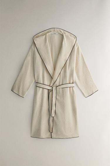 COTTON BATHROBE WITH OVERLOCK (320 GXM²) - Sand / Black by Zara