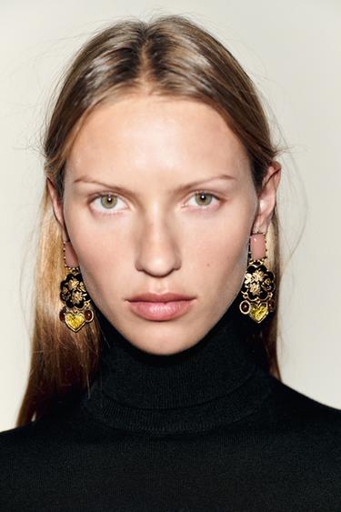 Zara {名称} - {颜色}