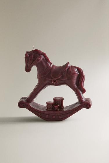GINGERBREAD SCENTED HORSE CANDLE - Red by Zara