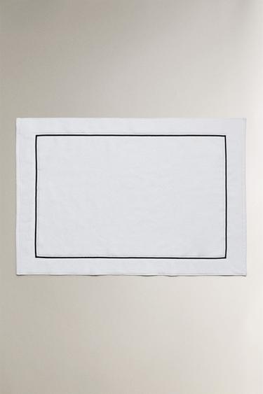 BATH MAT WITH TRIM - Black by Zara