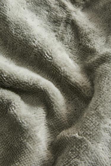 PACK OF VELOUR HAND TOWELS WITH TASSELS (PACK OF 3) - Mid-green by Zara