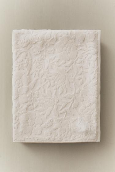 FLORAL JACQUARD BATH TOWEL - Ivory by Zara