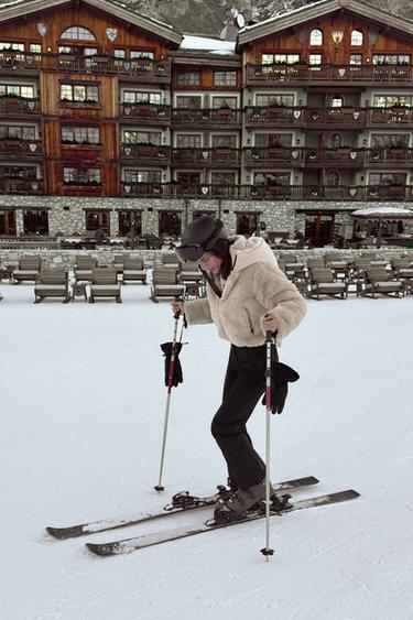 Zara {名称} - {颜色}