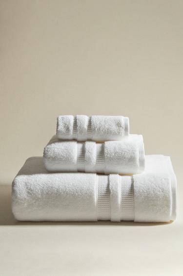 EXTRA SOFT DOUBLE BORDER BATH TOWEL - White by Zara