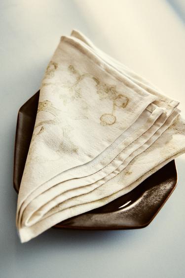 Zara {名称} - {颜色}