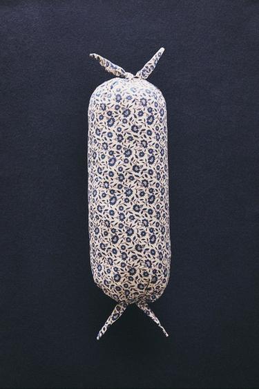 KIDS' FLORAL CUSHION - Blue by Zara