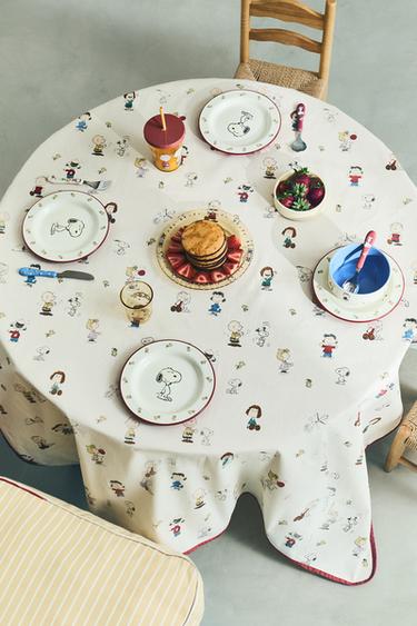 CHILDREN'S PEANUTS™ RESIN-COATED TABLECLOTH - Cream by Zara