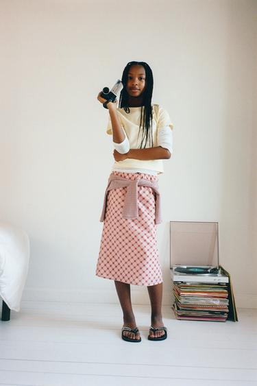 Zara {名称} - {颜色}