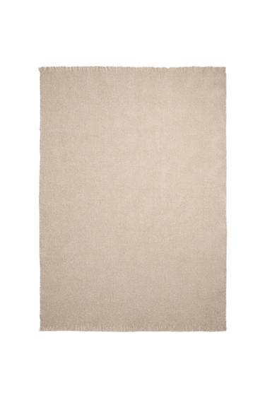 FRINGED THROW - Light beige by Zara