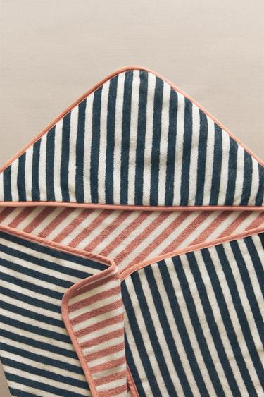 REVERSIBLE STRIPED HOODED BABY TOWEL - Sand / Blue by Zara