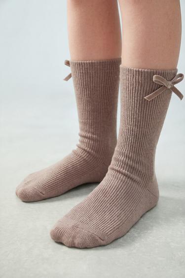2-PACK OF HIGH-RISE BOW SOCKS - Light beige by Zara