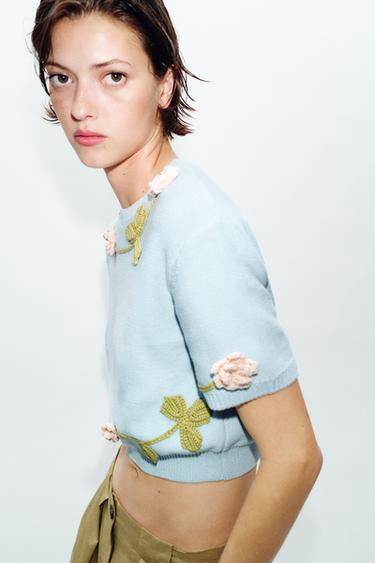 KNIT JUMPER WITH FLORAL SHORT SLEEVES - Light blue by Zara