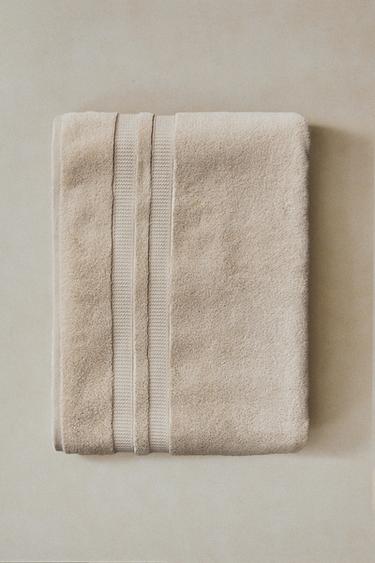 EXTRA SOFT DOUBLE BORDER BATH TOWEL - Light sand by Zara
