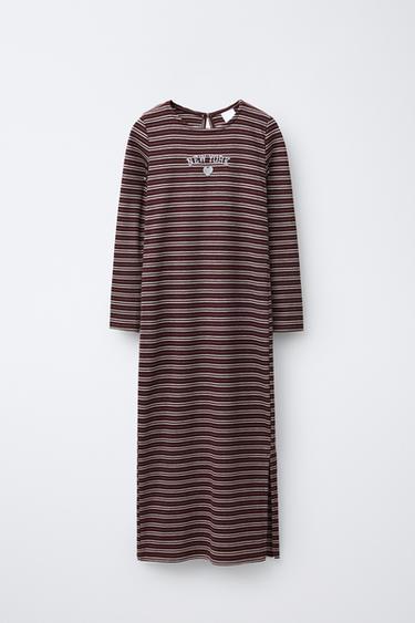 LONG RIBBED DRESS WITH TEXT - Burgundy by Zara