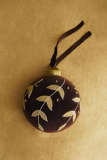 VELVET BAUBLE CHRISTMAS TREE DECORATION WITH LEAVES - Brown by Zara