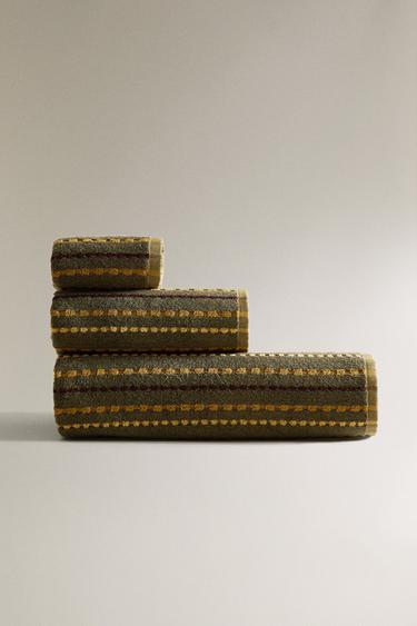 TEXTURED BATH TOWEL WITH COLOURED DOTS - Multicoloured by Zara