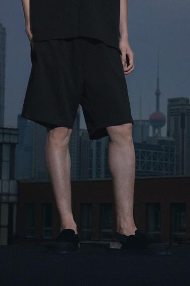 PLEATED SEERSUCKER BERMUDA SHORTS - Black by Zara