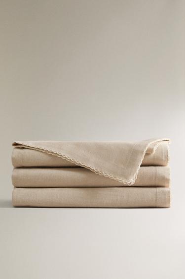 SCALLOPED TABLECLOTH - Light beige by Zara