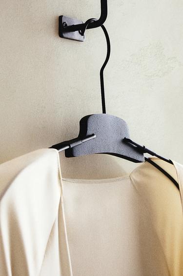 FOLDABLE METAL HANGER - Black by Zara