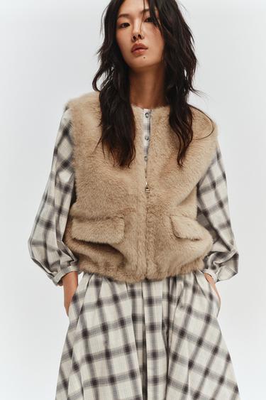 FAUX FUR GILET WITH ZIP - camel by Zara