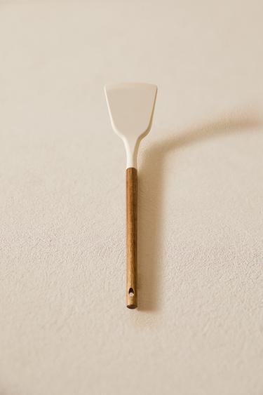 SILICONE AND WOODEN SPATULA - Cream by Zara