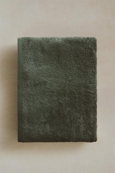 PLAIN COTTON TERRY BATH TOWEL (500 GXM²) - Khaki by Zara
