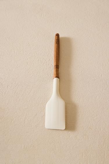 SILICONE AND WOOD SPATULA - Cream by Zara