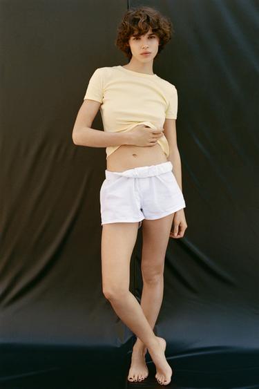 T-SHIRT WITH BACK SEAM - Yellow by Zara