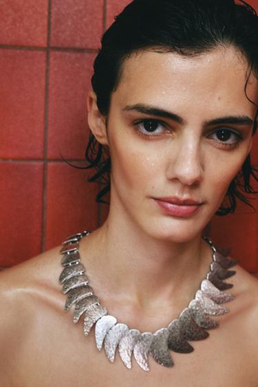 TEARDROP METAL PLATE NECKLACE - Silver by Zara