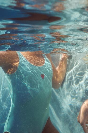 Zara {名称} - {颜色}