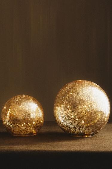 MEDIUM LED LIGHT BAUBLE CHRISTMAS DECORATION - Golden by Zara