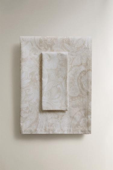 RESIN-COATED PAISLEY PRINT TABLECLOTH - Beige by Zara