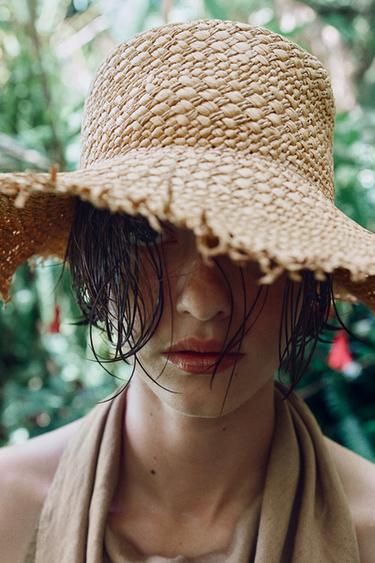 FRAYED WOVEN BUCKET HAT - Light beige by Zara