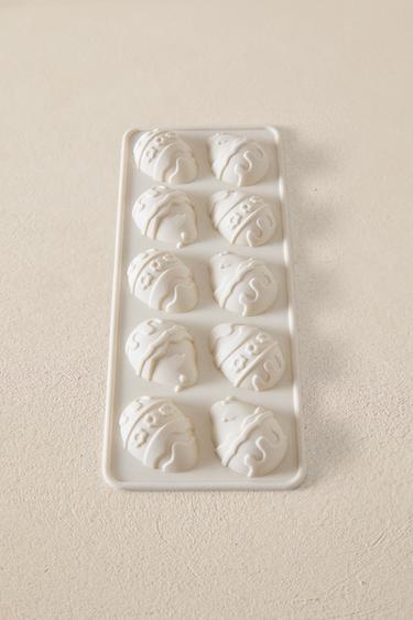 EASTER EGG BAKING MOULD - Cream by Zara