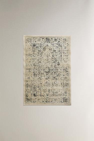 VINTAGE-EFFECT RUG - Beige by Zara