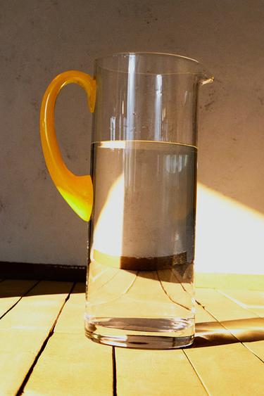 CRYSTALLINE JUG WITH COLOURED HANDLE - Yellow by Zara