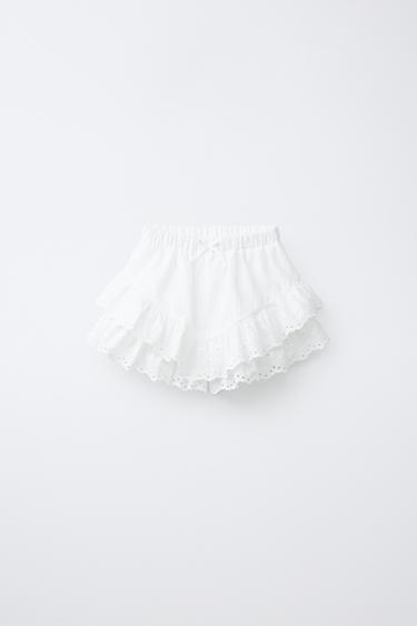 SCHIFFLI EMBROIDERY RUFFLED BERMUDA SKORT - White by Zara