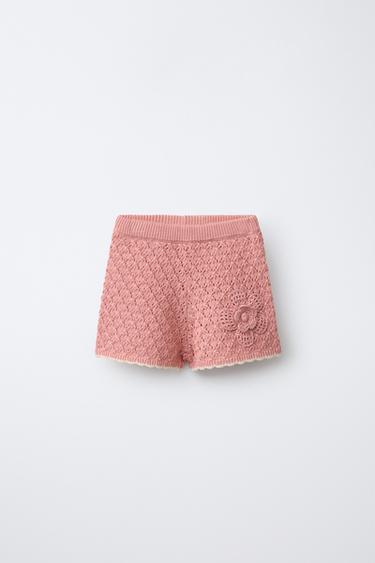 KNITTED BERMUDA SHORTS WITH FLOWERS - Coral pink by Zara