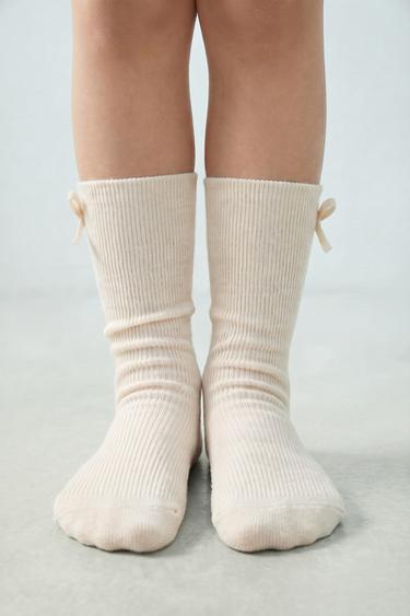 2-PACK OF HIGH-RISE BOW SOCKS - Light beige by Zara