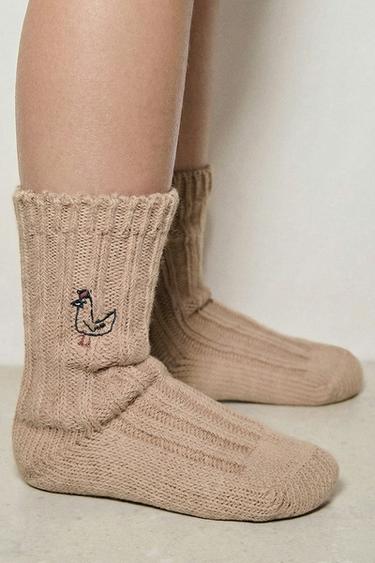 EMBROIDERED KNIT SOCKS - Sand by Zara