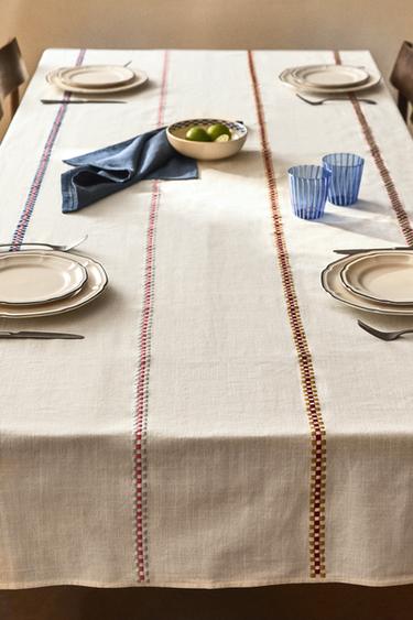 MULTICOLOURED EMBROIDERED COTTON TABLECLOTH - White / Green by Zara