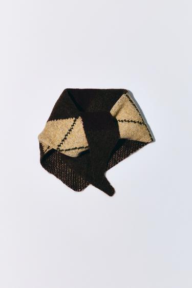 TRIANGULAR ARGYLE SCARF - Brown by Zara