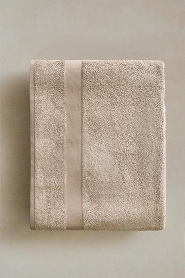 PREMIUM COTTON BATH TOWEL (600 GXM²) - Dark beige by Zara