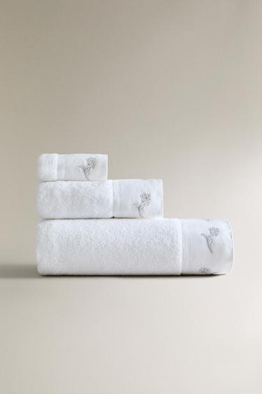 BATH TOWEL WITH EMBROIDERED APPLIQUÉ BAND - Oyster-white by Zara - Image 0