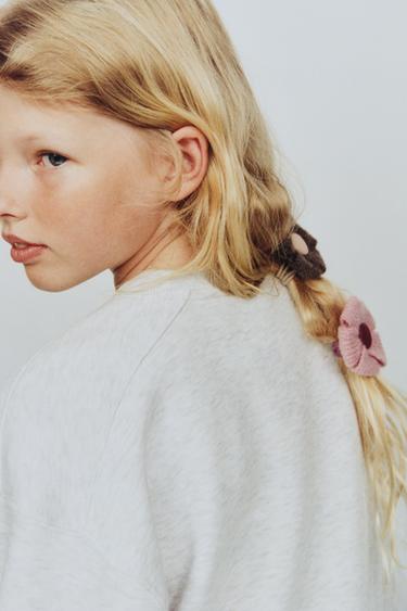 KNITTED FLOWER HAIR TIES - Brown by Zara