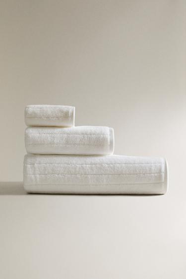 TEXTURED STRIPED BATH TOWEL - White by Zara